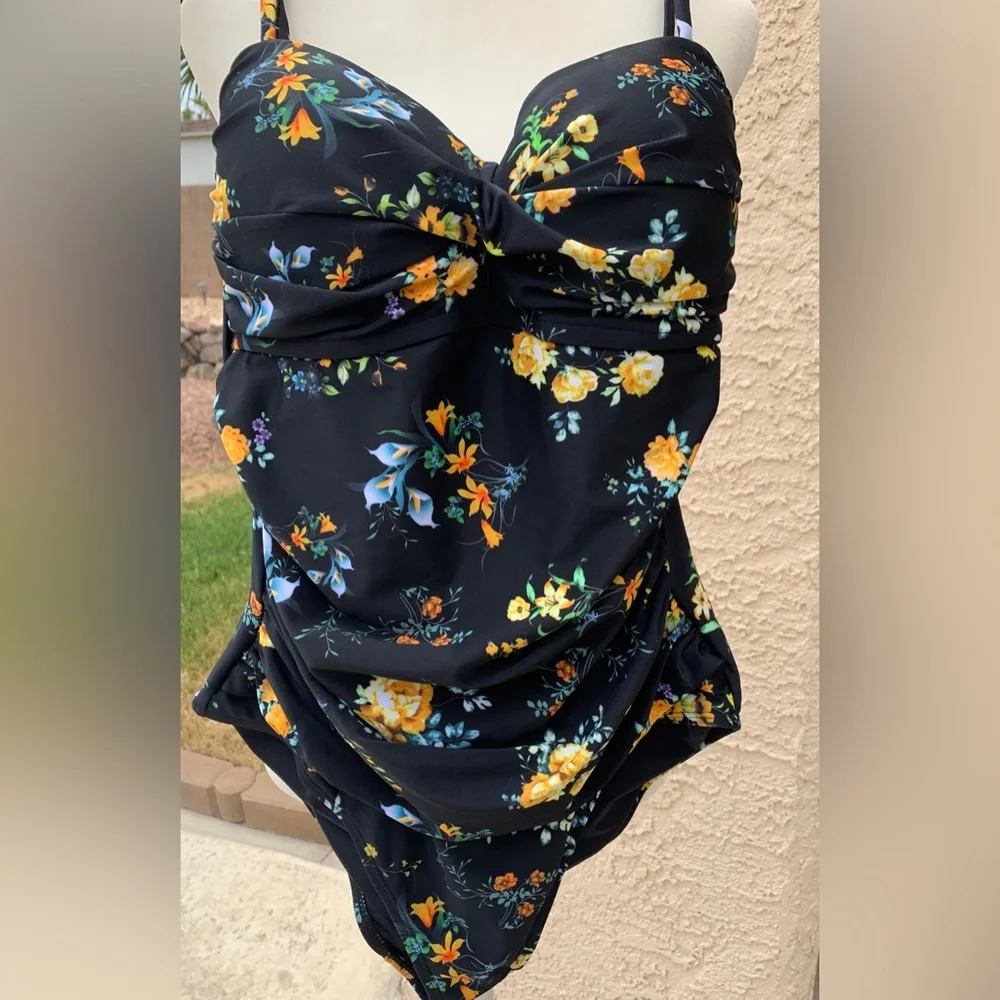 RELLECIGA Women’s One Piece Swimsuit - Picture 3 of 8